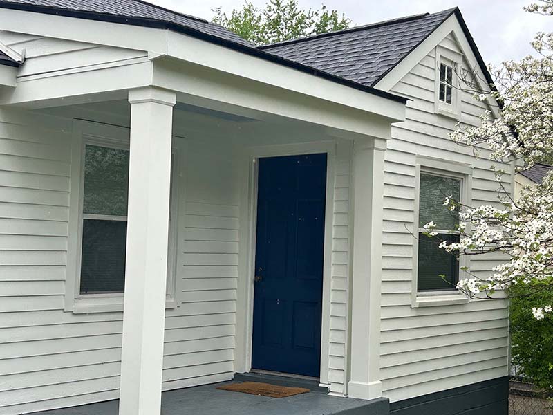 Vinyl Siding installed for new white home
